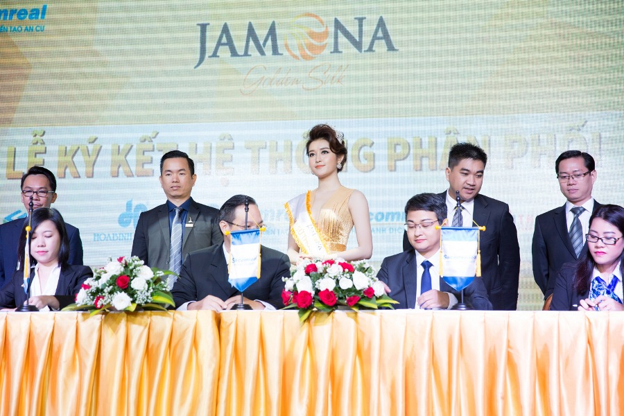 Huyền My tại sự kiện ra mắt dự án Jamona Golden Silk 11/7